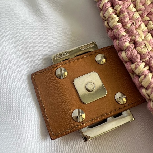 ✨SOLD✨ Vintage Fendi Pink Raffia Baguette - Picture 10 of 16